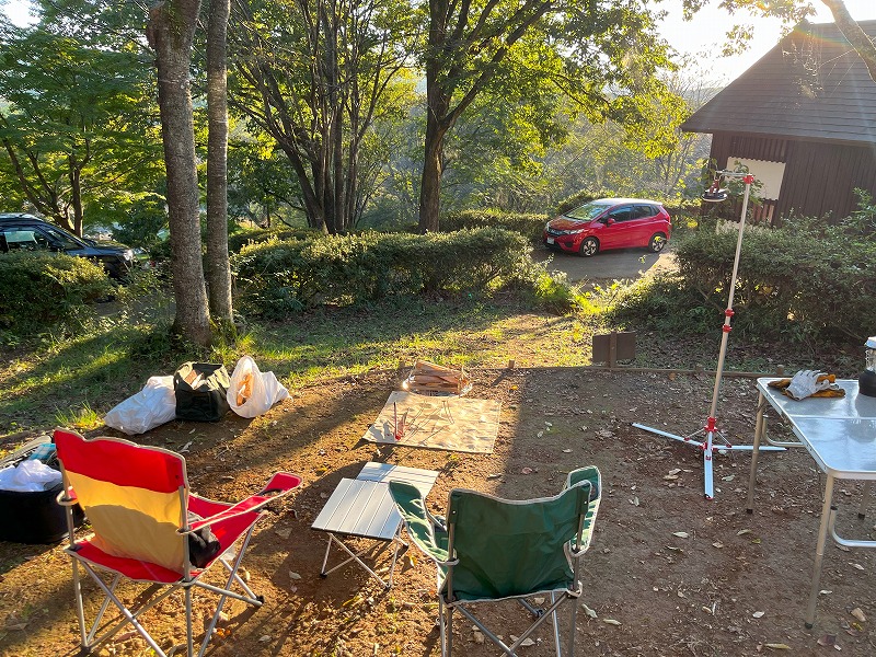 📢 まだ間に合う！本日＆明日泊まれます🔥 標高＆森の中で**体感温度マイナス5℃**🌲 今夜の予定、まだ決まってない人へ。 🍽️ バー営業中🔥 各種レンタルで手ぶらキャンプもOK 🅿️ 駐車場無料・当日チェックイン対応OK 💡 今からでも間に合います。 お電話ください