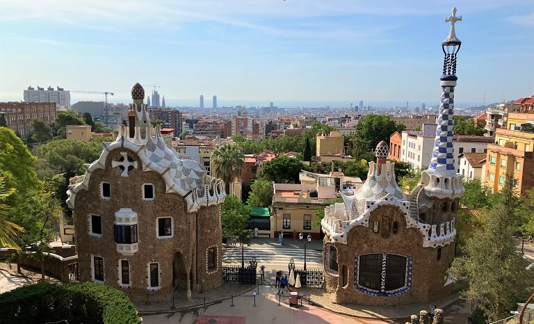 ガウディ建築 グエル公園徹底解説ツアー 日本語ガイドがご案内！事前予約で待たずに入場＜午後発 約2時間＞スペインバルセロナ 旅行の観光・オプショナルツアー予約 VELTRA ベルトラ