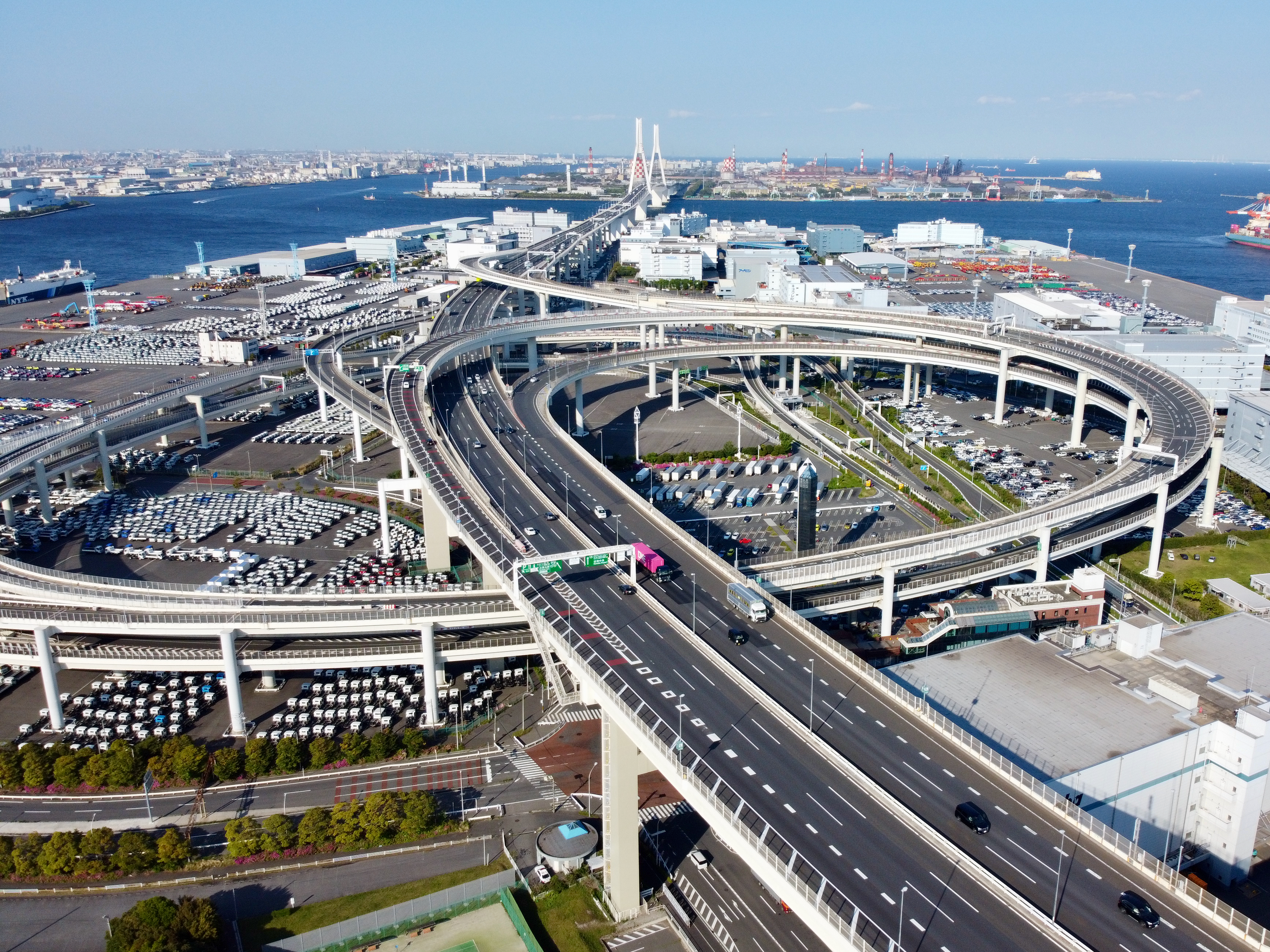 夜の大黒PA🤩 久々に閉鎖もされてなくて、嬉しい〜！笑 やっぱりワクワクしますね❤️💙 @angelfish.japan さん、@kinopy458 さん にもお会いできてうれしかったです😆大黒大黒palamborghinilamboaventadorsupercarhardenbergランボルギーニランボ