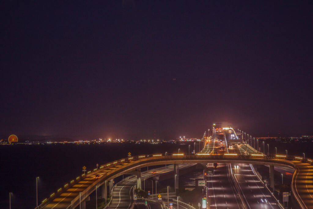 公式 海ほたるパーキングエリアこんにちは！海ほたるPA です。 ほかの投稿はこちらから💁‍♀️✨ ＠umihotaru.official海ほたるでの立ち寄りが10分🕛しかない方必見！！お天気が良ければまっすぐ5階のデッキへGO🏃‍♀️Instagram