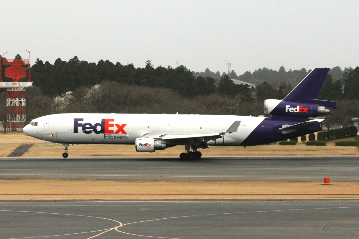 旅客機が逆さまに 80人搭乗 着陸のため滑走路へ入った直後 カナダ