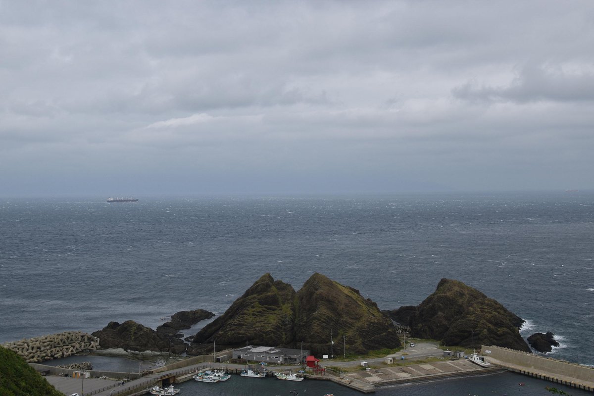龍飛岬！天気 もいい時は、北海道松前がはっきり見える。ここは、天候が変わりやすいこの時期要注意だね。この場所に来るとすごく心が落ち着く。近くにあるレストハウス龍飛さんでは、今はテイクアウトだけですが、新鮮なお弁当がたくさんありました- Picture of