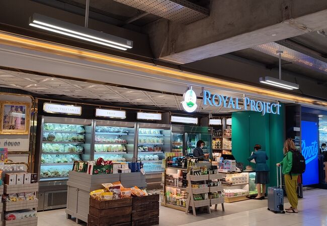 2025年版 タイ・スワンナプーム空港で買いたいお土産ガイド定番コスメ・スナック・雑貨Funliday