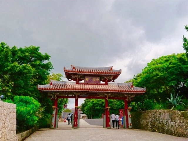 Yahoo!オークション - 守礼門 置物 24KGP 首里城 沖縄 大迫力 1.3kg 中