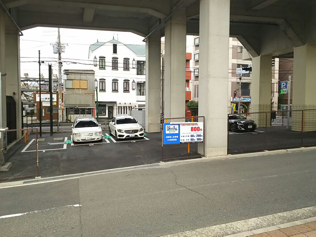 豊中駅西南側にある自転車駐輪場で交通系ICカード決済ができるようになってる きたしん広場下と西側で使えるカードが異なるみたいTNN豊中報道。２