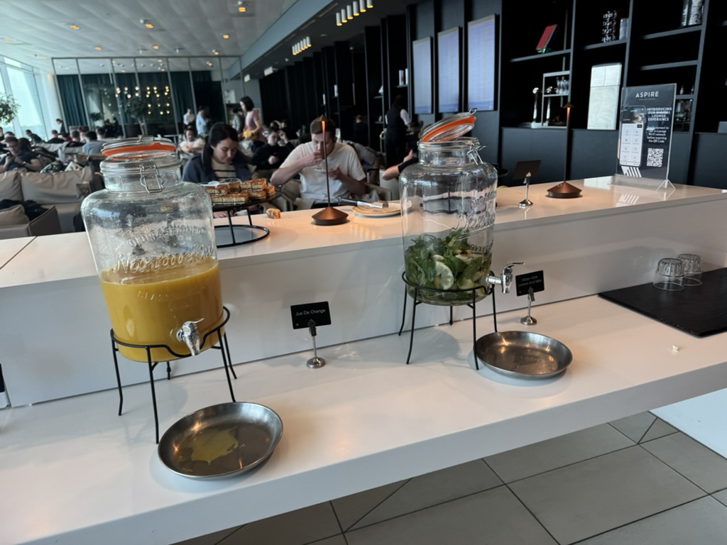 アムステルダム・スキポール空港で無料シャワー空飛ぶG英会話コーチ