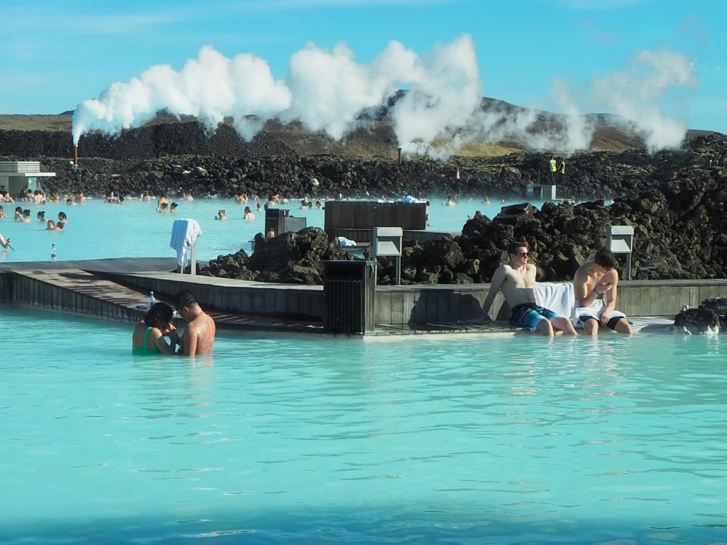 オーロラとブルーラグーン アイスランドの風景 - 北欧の絶景をお届けします hokuo-guide.com's ~北欧の風景