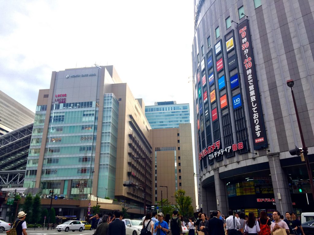 通常ver.阪急大阪梅田駅駐車場からの眺め2012年3月 2022年3月