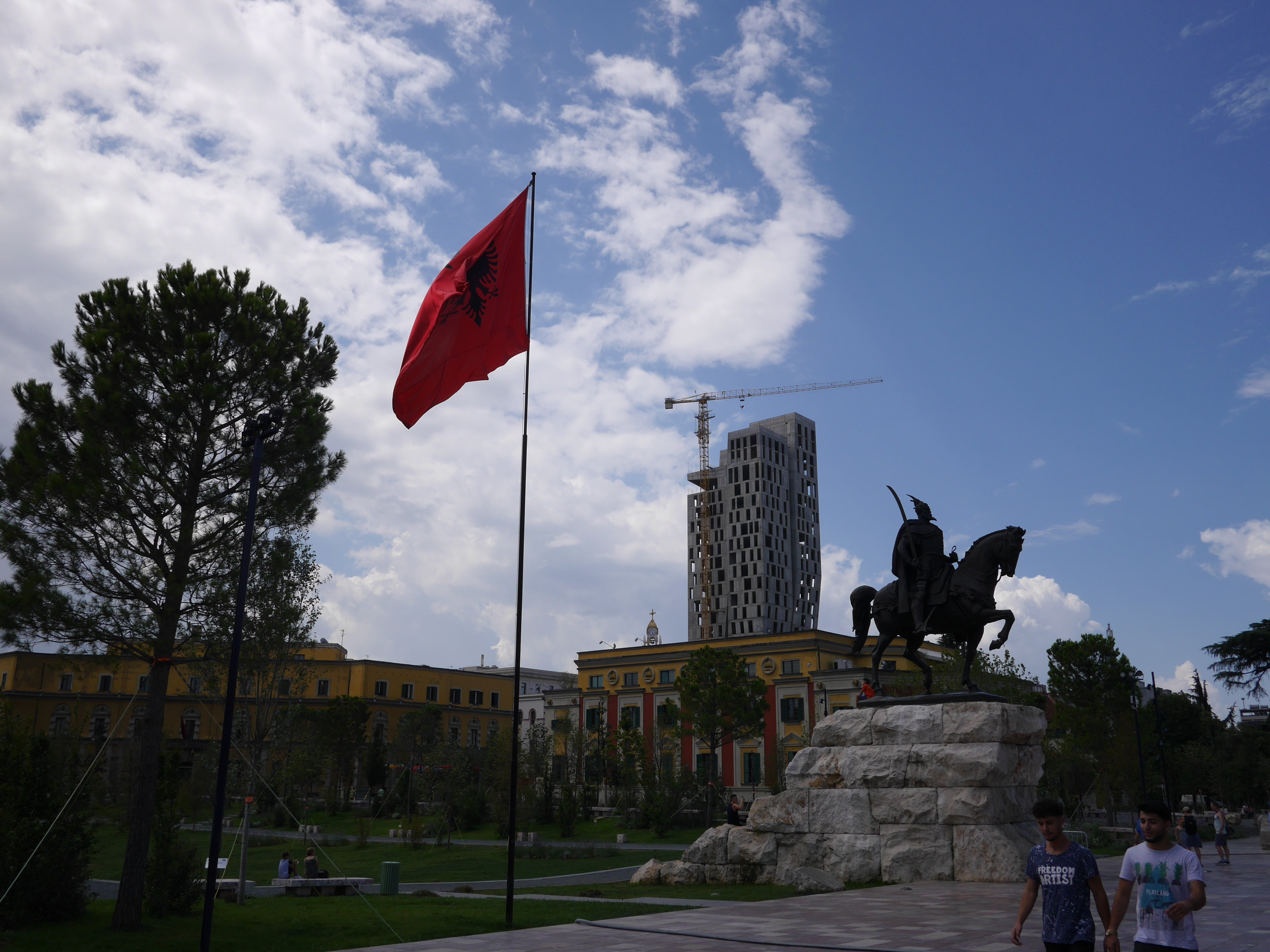 ネズミ講で経済破綻したアルバニアの首都ティラナの核シェルターが面白過ぎた Day416-8Yuru Solo Travel