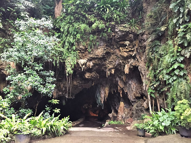 沖縄石垣 石垣島の隠れたパワースポット！「伊原間サビチ洞」Trip.com 石垣市