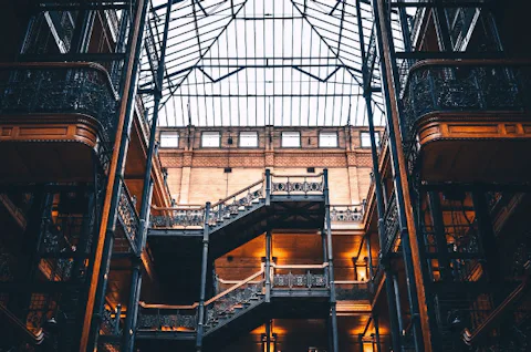 ロサンゼルスで隣接する3つの名所巡り：『グランドセントラルマーケット』、『エンジェル・フライト』、『ブラッドベリー・ビル』アメリカ生活ブログ