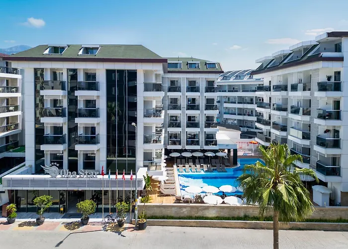 MADによる、中国の「アランヤ・クラウド・センター」。2023年の完全竣工を目指す複合施設。雲の形等を参照して構想され、コアからのキャンチで白いヴォリュームが“浮遊”する建築を実現。無柱空間は可動壁との組み合わせで多様な用途にも応えるarchitecturephoto.net