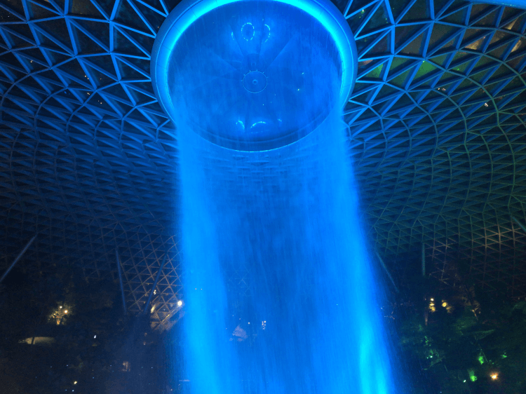 シンガポール国際空港の Jewelジュエル の滝には営業時間があるって知ってた？計画倒れのお気楽トラベラ