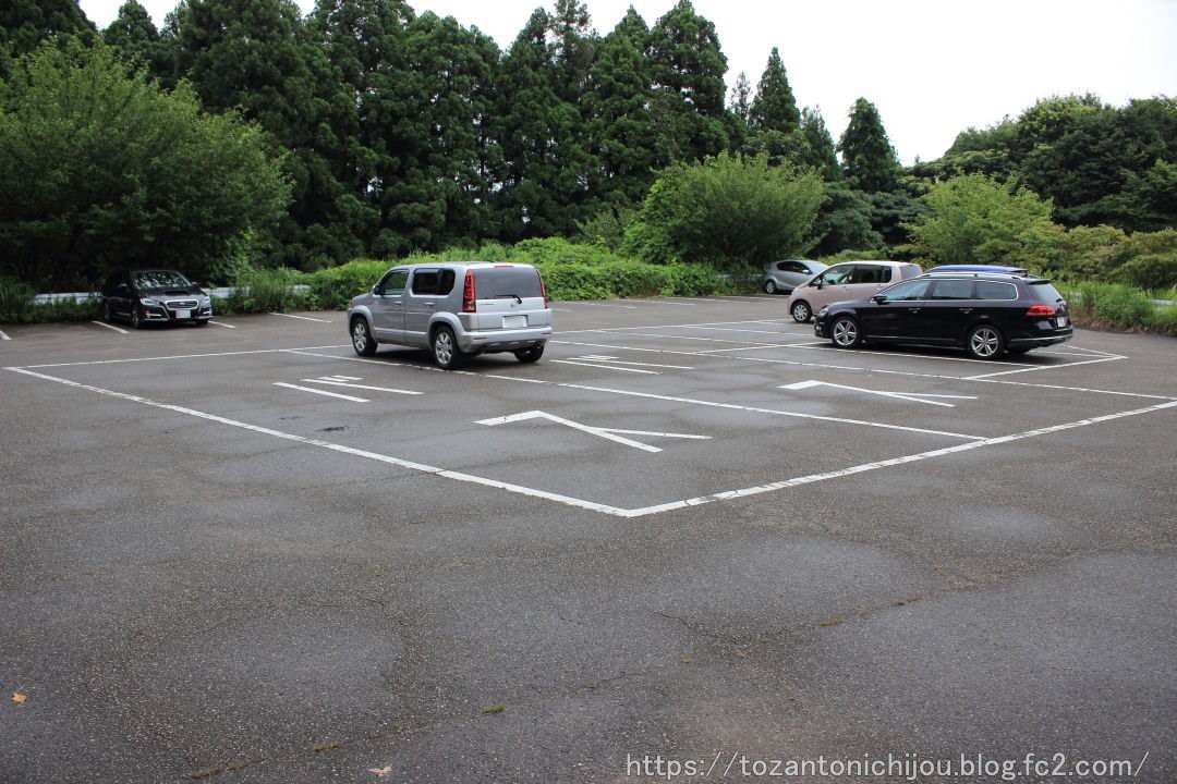 角田山登山口 灯台コース駐車場 - 登山口の駐車場ガイド