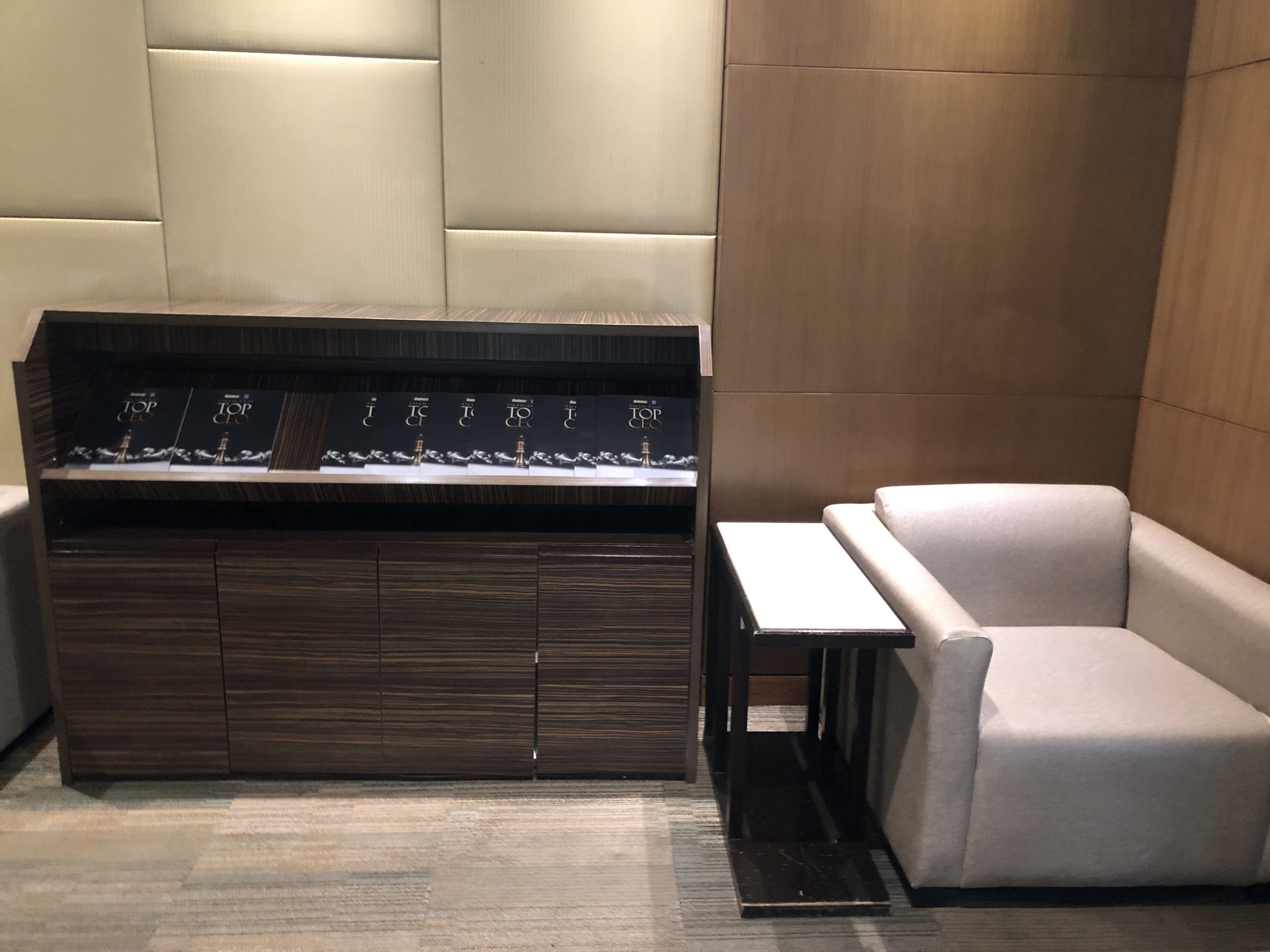 ラウンジ体験レポート チェンマイ国際空港 タイ航空「Royal Orchid Lounge」国内線利用と考えれば食事やドリンク類も十分満足できる ラウンジマイレージトラベル