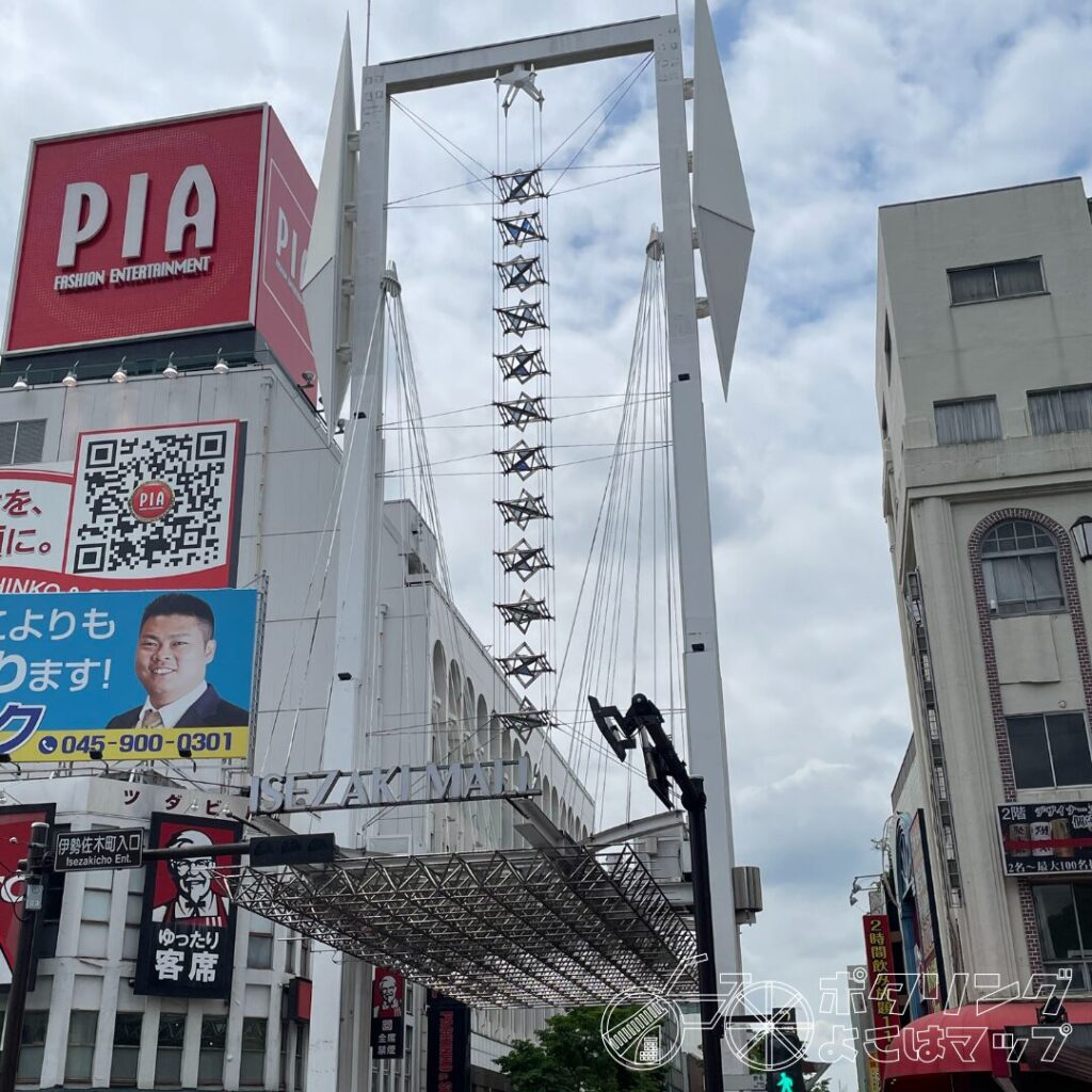 日本の横浜都市景観 夕焼けと電飾。関内駅すぐのイセザキ・モール 伊勢佐木町商店街 など望む＝11月の写真素材108865779- PIXTA