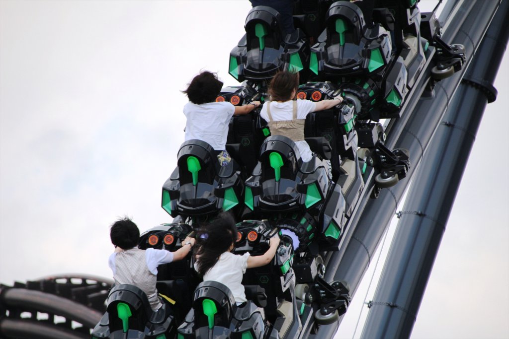 富士急 『SEKAI NO OWARI×富士急ハイランド～ZOKKONにもっとゾッコンキャンペーン～』ラッピング電車運行2nd-train鉄道ニュース