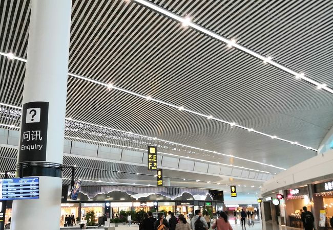 プライベートカスタマイズツアー重慶と成都の5日間プライベートツアー 重慶 と成都チェックイン+紅崖洞+李子巴+長江ケーブルウェイ+パンダ基地+都江堰風景区解説+無料空港送迎+四川オペラ変面パフォーマンスKlook