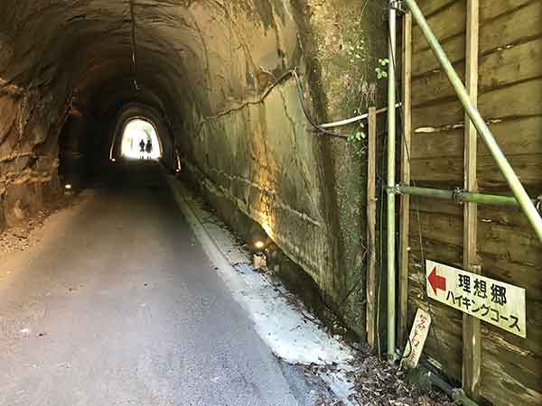 神奈川県小田原市 御幸の浜 駅から歩ける海へと続くトンネルHinotori