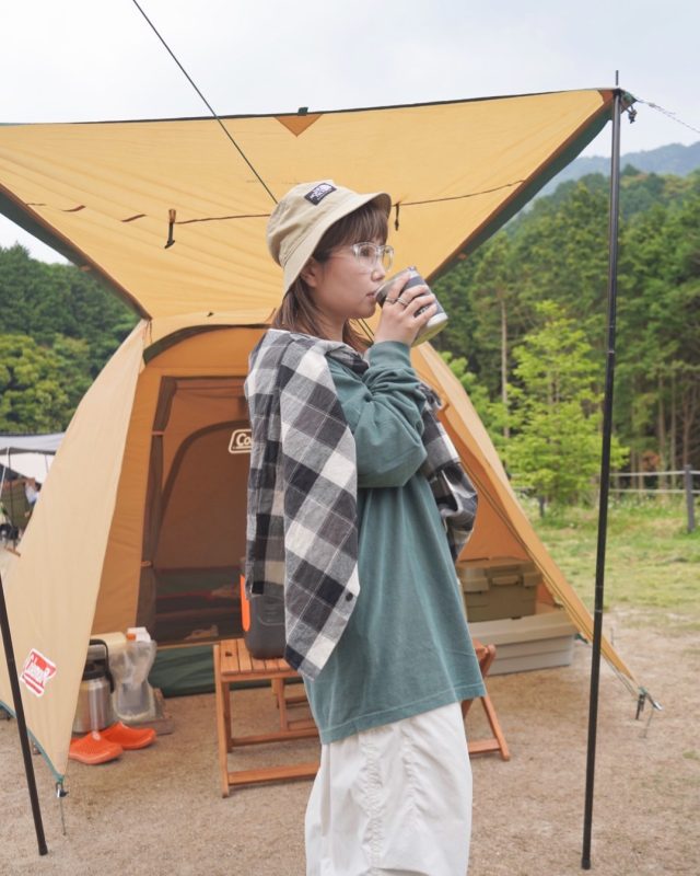季節別 女性のキャンプコーデお手本例 最適な服装の選び方や便利アイテムOggi.jp