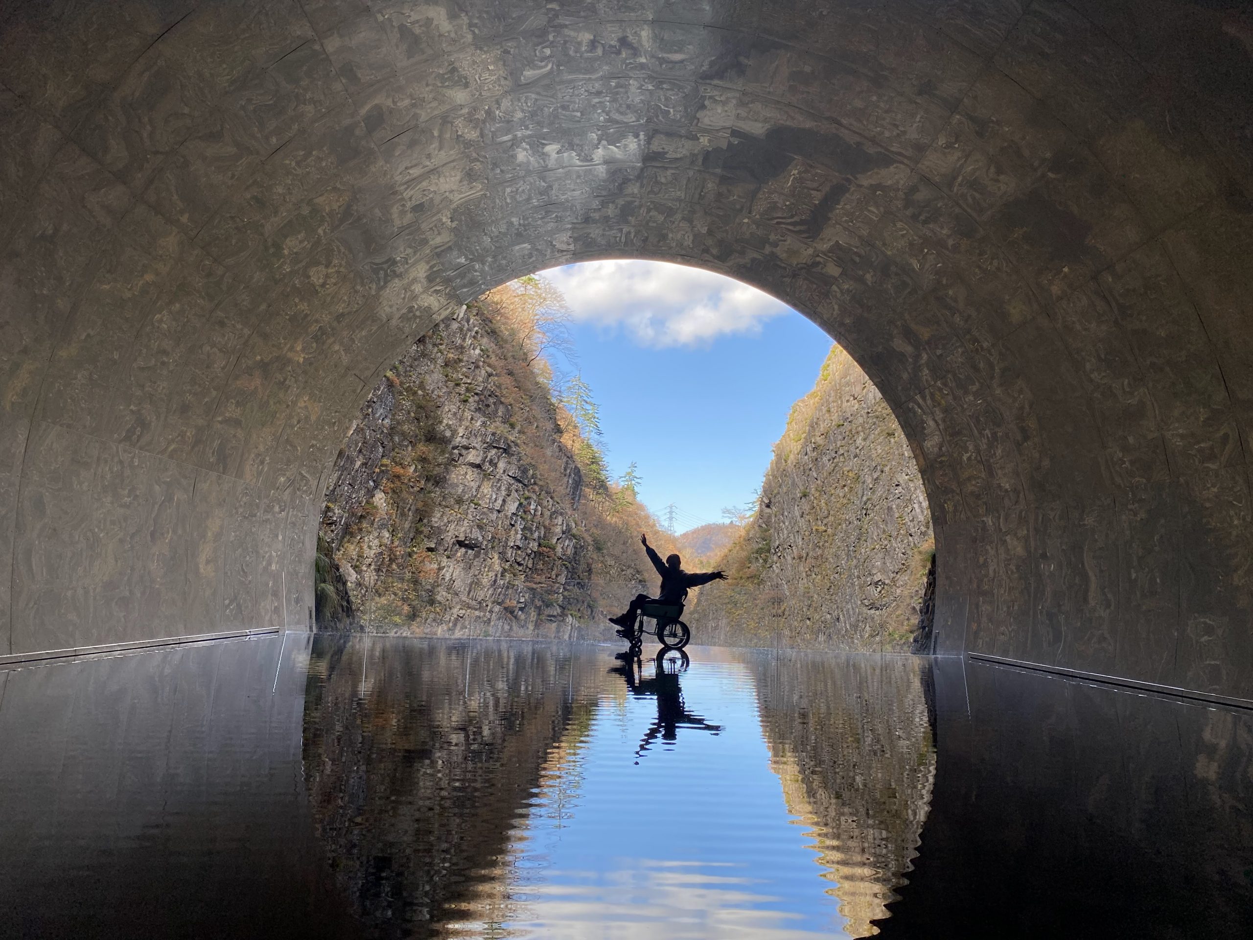 インスタ映えで大人気！清津峡渓谷トンネル 十日町市雪国ジャーニ