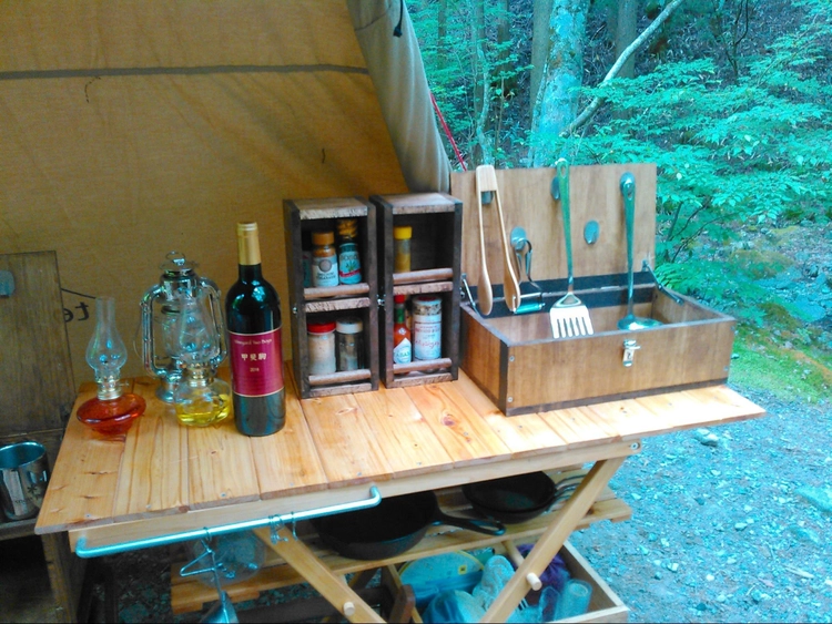 キャンプテーブルは自作できる！実例＆作り方のコツをご紹介キャンプ・アウトドアのTAKIBI タキビ