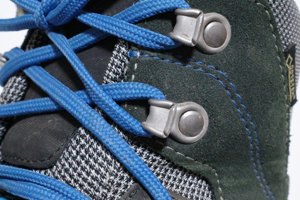 登山靴の履き方 - 登山学校