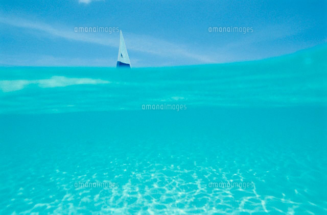 ヨットの浮かぶ美しい海iPad タブレット壁紙ギャラリ