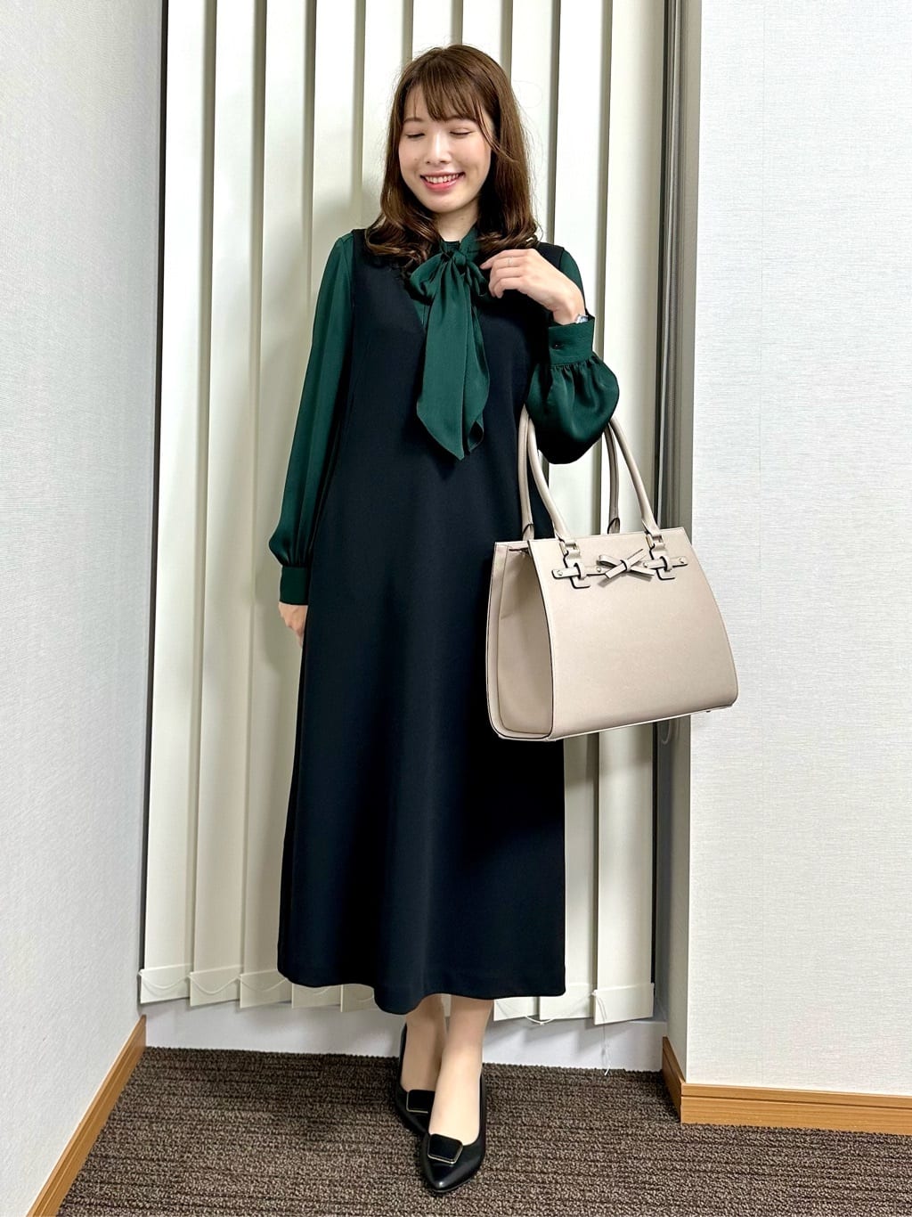 手持ちのジャンパースカートがオケージョン服に変身！ スタイリストに聞く、簡単着まわしテクファッション雑誌『リンネル』の読みもの