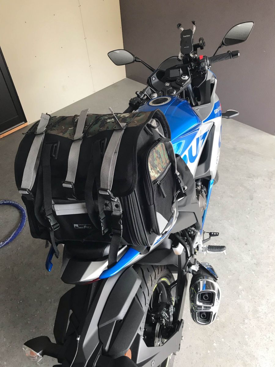 バイクでキャンプへ！快適な道具選びと荷物の積載テクニック