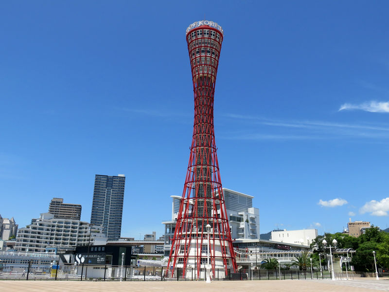 ポートタワー横『中突堤中央ビル』の南館が「半分」くらいになってる。北館はかなりさびしい感じに神戸ジャーナル