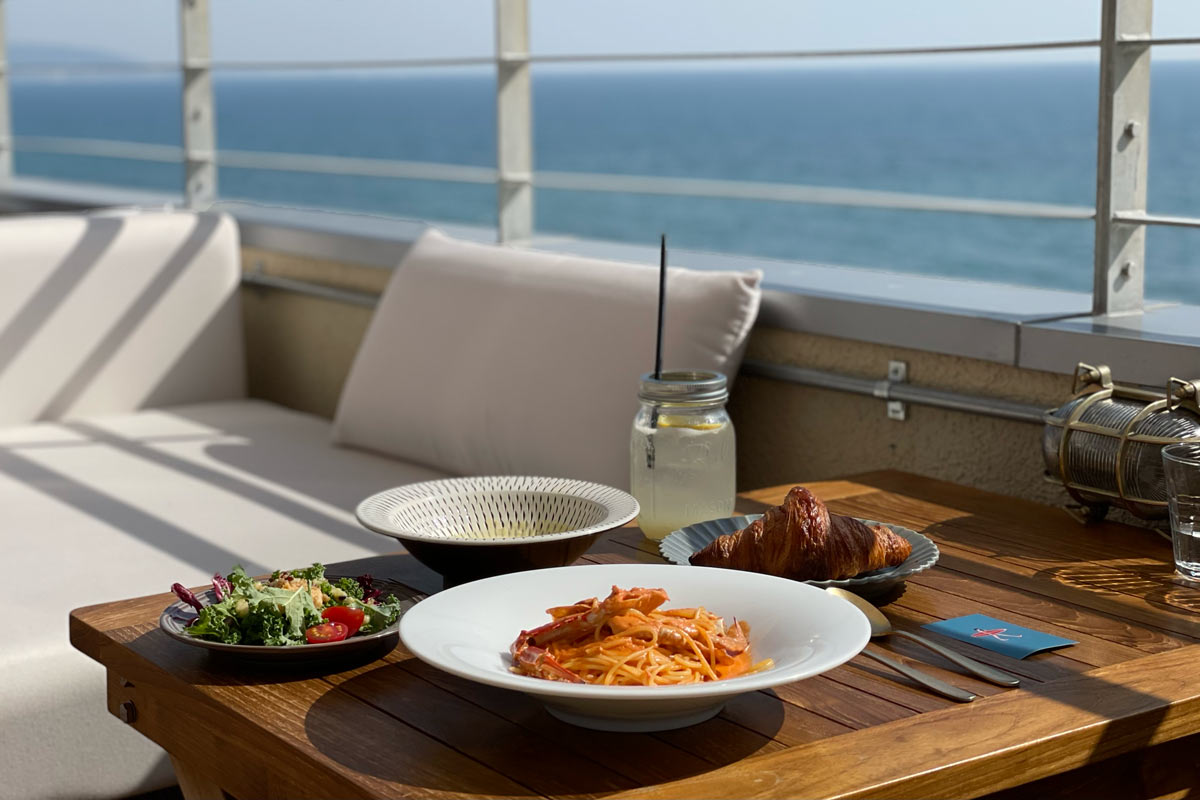 七里ヶ浜カフェ ESPRESSO D WORKSで絶景ランチ