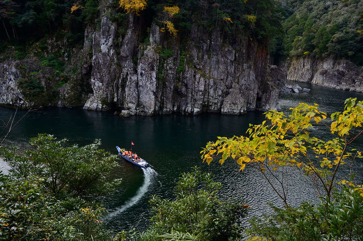 一体誰の絶景なんだ！奈良と三重と和歌山の狭間「瀞峡 どろきょう 」とはRETRIP リトリップ