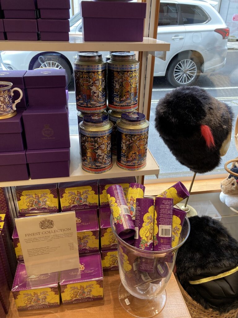 イギリス旅行記 バッキンガム宮殿で交代式を見てきました！かわいいお土産もたくさん♡りぃの日常記録