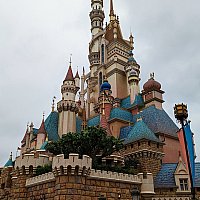 ディズニー 各国それぞれのパークにあるお城のモデルは？tenchan