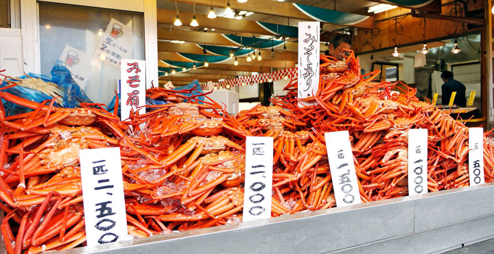 寺泊魚の市場通りで浜焼き食べ歩き - おいでよ新潟