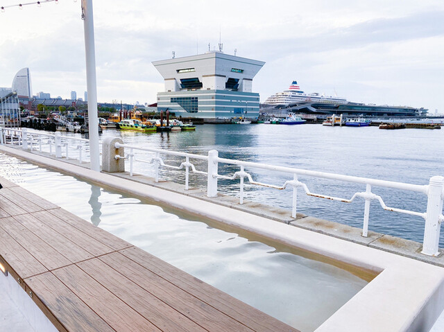 みなとみらいに無料の足湯スポットが！！「THE WHARF HOUSE」紹介 神奈川県MORE
