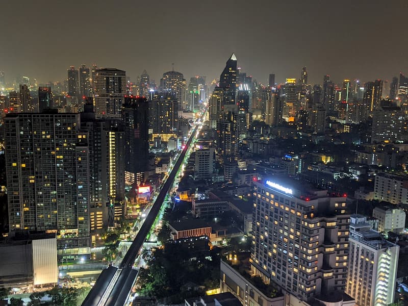 タイの大都会バンコクの夜景81階：夜景を見ながらビュッフェを堪能バイヨークスカイホテルアラフィフ友とディナービュッフェ