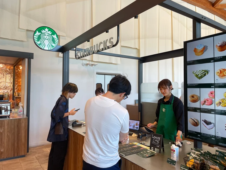 未来型スターバックス日本1号店「皇居外苑 和田倉噴水公園店」で限定ドリンクを♪甘美なおやつを探す主婦の日記
