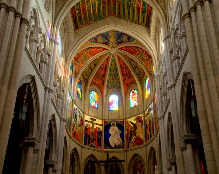 006まにトラ スペイン・マドリード： アルムデナ大聖堂まに