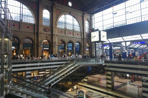 チューリッヒ中央駅スイス国鉄 ～スイス最大の駅の重厚な駅舎～
