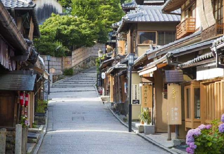 京都市 夜の二寧坂 二年坂 の写真素材204038898 毎月1点無料 フリー のストックフォト イメージマート
