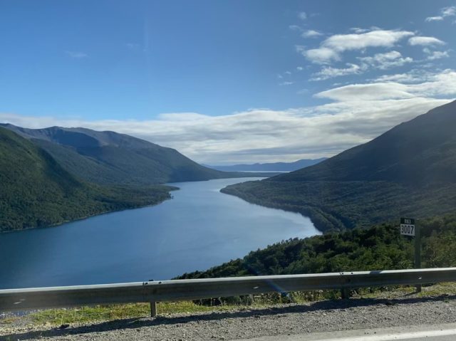 ウシュアイアフエゴ島国立公園など現地オプショナルツアーホットホリデー