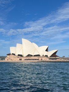 設計者が生存中に世界遺産になったシドニー・オペラハウスうしみ