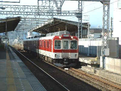 近鉄京都線 伏見駅を通過する特急電車 写真素材7086464- フォトライブラリ