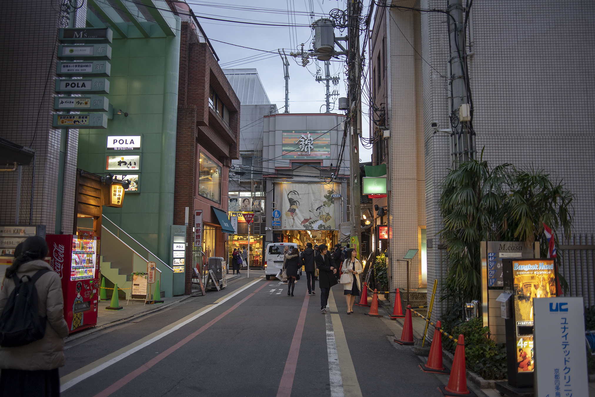 開業400年を迎える錦市場商店街で食べ歩きlade