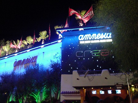 iFLYER: イビザの人気クラブ「Ushuaïa Ibiza」、世界最高峰フェス「Tomorrowland」をイメージしたオープニングパーティーで今季スタート！DimitriVegas ＆ Like Mikeらが