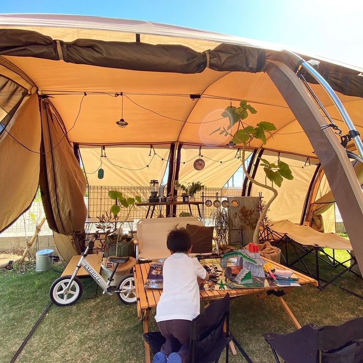 テントの中ってどう整理してるの？？レイアウト上手なキャンパーが実践してる『3つのコツ』CAMP HACK キャンプハック