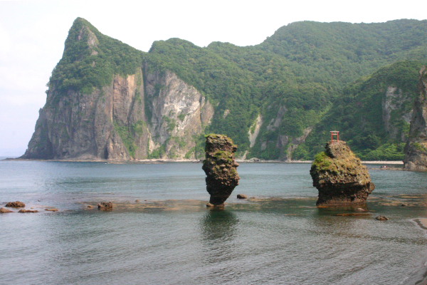 余市の夫婦岩「えびす岩」と「大黒岩」の風景とアクセス。鳥居の由来とは？ - 個人ブログ