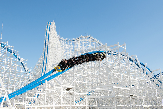 富士急ハイランドの新型コースター「ZOKKON」を体験！ バイク乗りも大満足の疾走感を味わえる!?2ページ目公式 モノマックス MonoMax 付録、カバン、時計、家電、カップ麺などの情報を詳しく解説